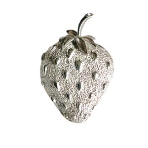Sarah Coventry Vintage Silver Toned Strawberry Brooch Pin | 3D Design | Large
